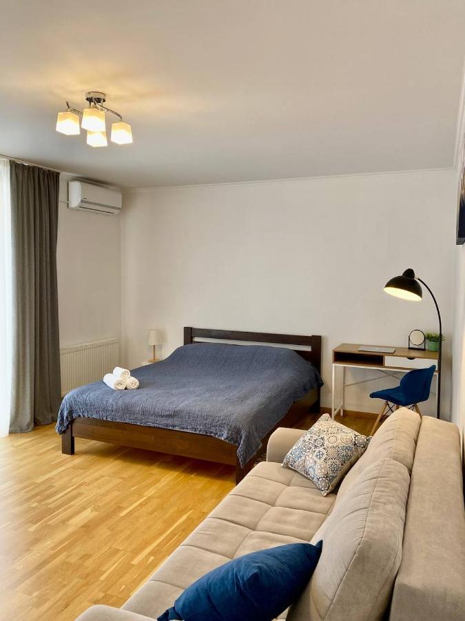 Cozy Apartment Next To The Park Ternopil Exterior photo